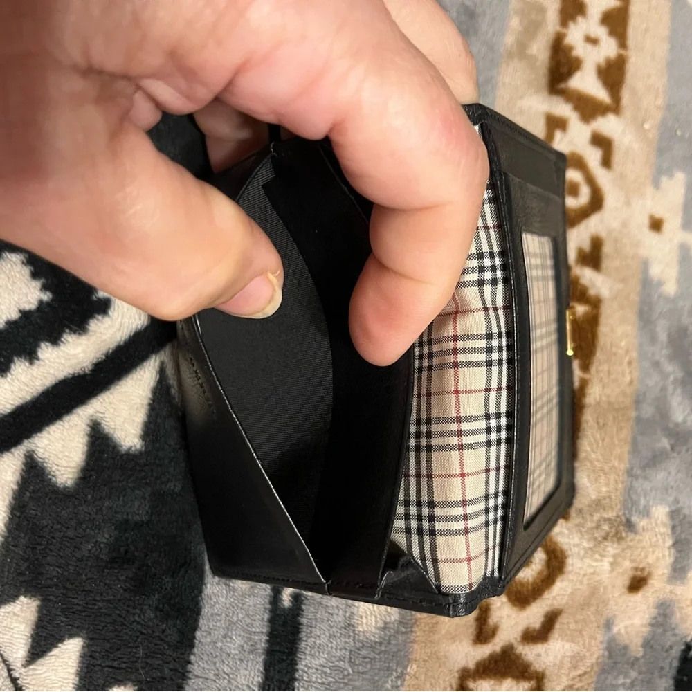 Burberry EUC Vintage Men’s Black Leather Wallet with Gold Accent - Picture 11 of 14